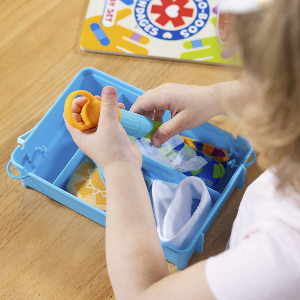 imagen de Melissa&Doug: Set de emergencia Boo-boos & Bandages - Spin Master 4