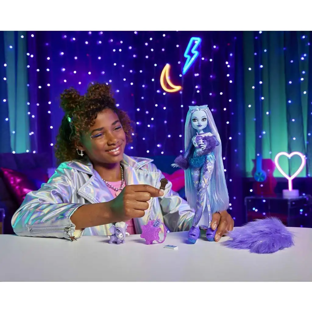 imagen de Monster High: Muñeca Abbey con accesorios - Mattel 6