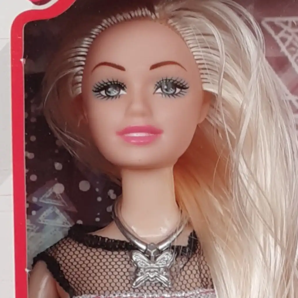 imagen de Nicky elegante muñeca de moda de 28 cm con cabello rubio largo y accesorios en varias versiones 6