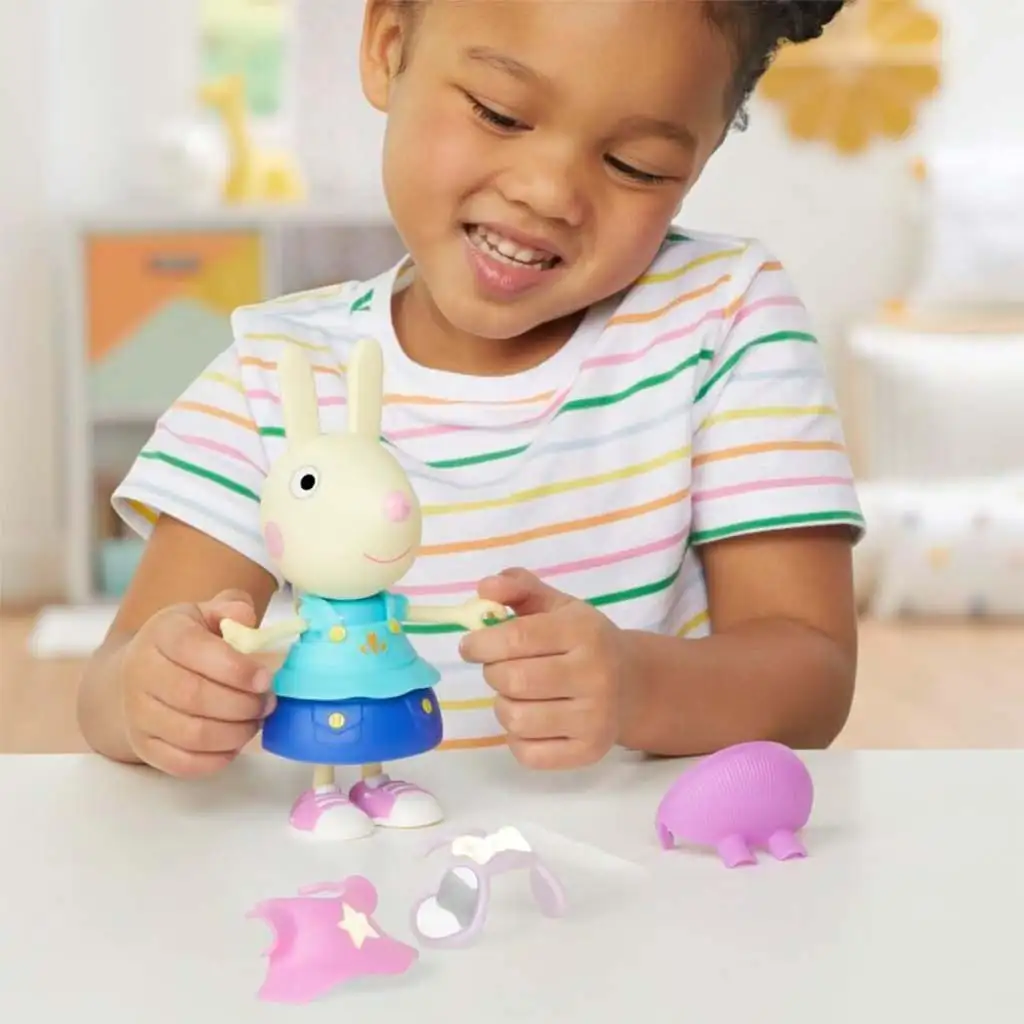 imagen de Peppa Pig: Set de figuras de Rebecca vestida con accesorios - Hasbro 3