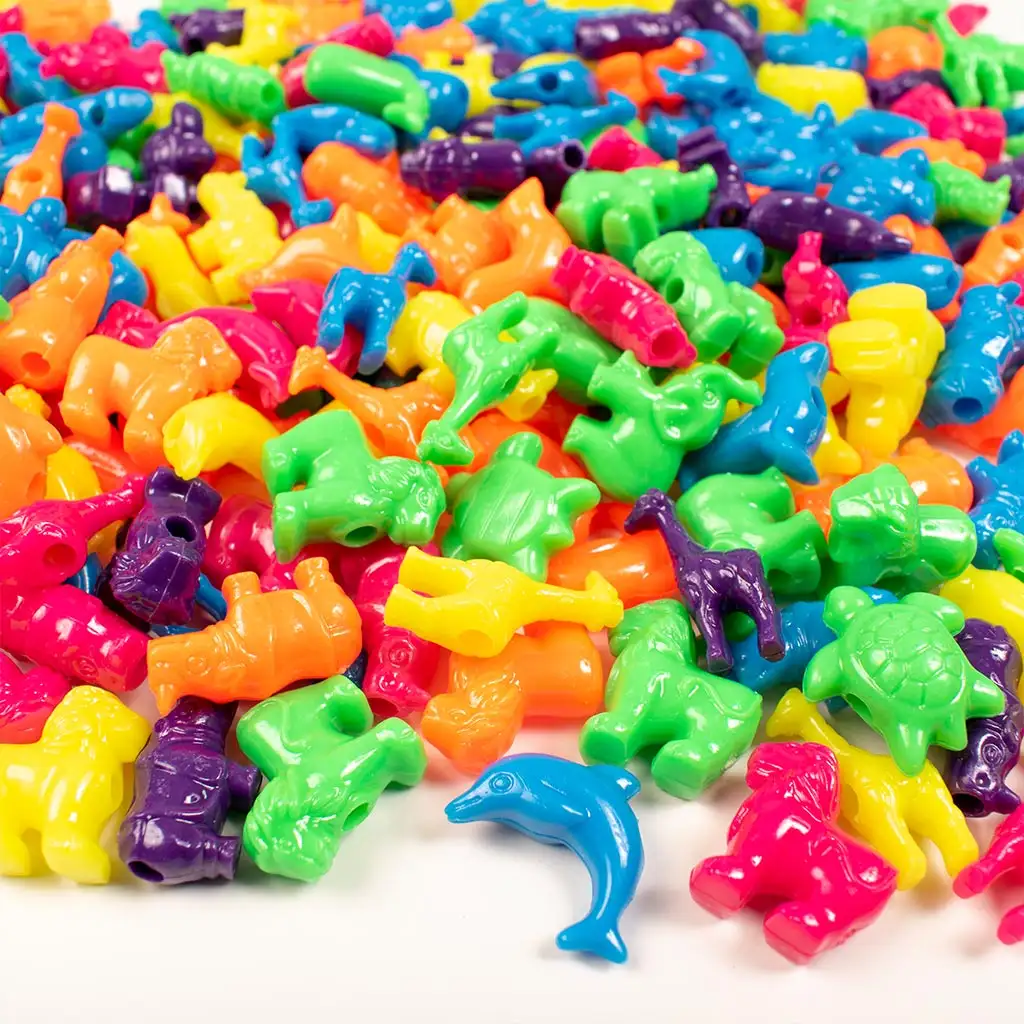 imagen de PlayBox: Animales de colores con cuentas para ensartar en diferentes colores, paquete de 250 piezas 1