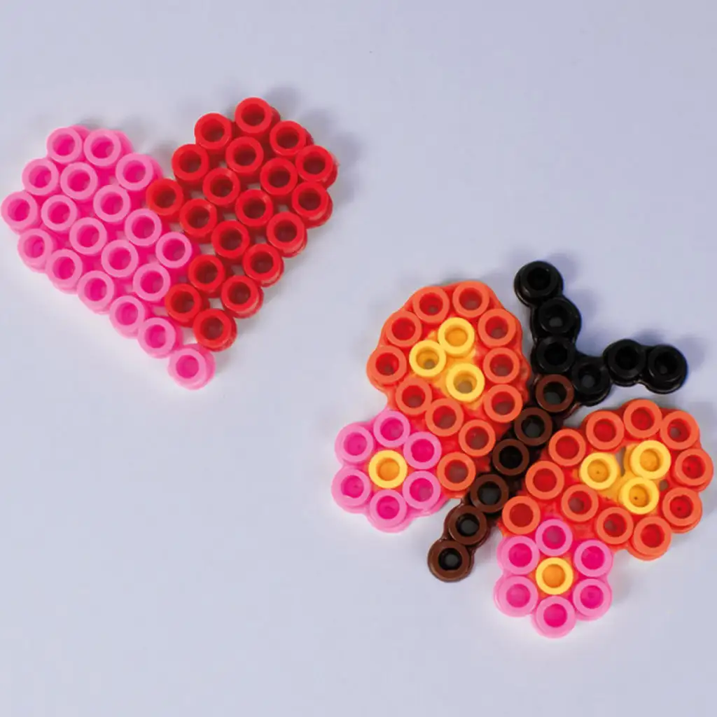 imagen de PlayBox: base de perlas planchables de 9 mm con 5 formas de mariposa y 5 formas de corazón 2