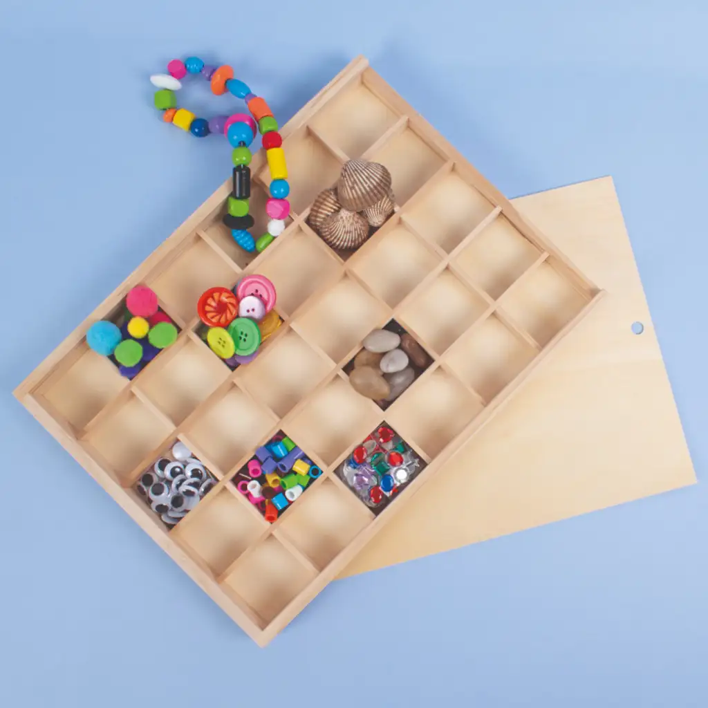 imagen de PlayBox: Caja de almacenamiento de madera con tapa deslizante de 30 compartimentos 2