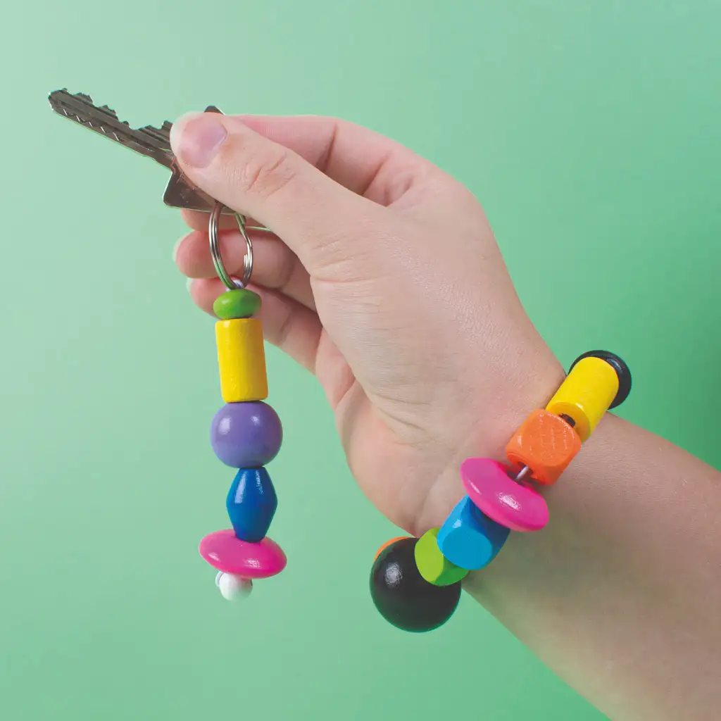 imagen de PlayBox: Conjunto de cuentas de madera de colores en cubo 190gr 2