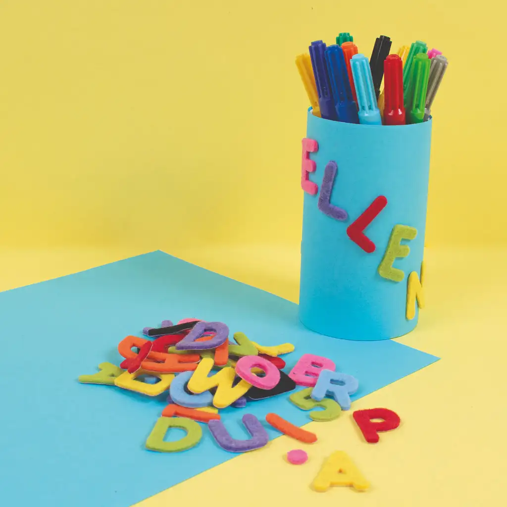 imagen de PlayBox: Letras y números de fieltro autoadhesivos set de 500 piezas 3