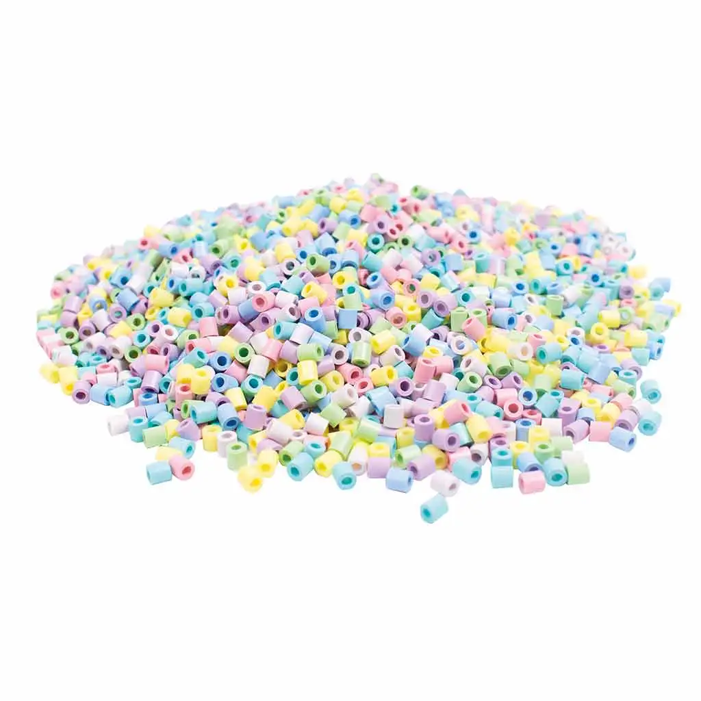 imagen de PlayBox: Perlas planas de 5mm en colores pastel en un cubo de 5.000 unidades 3