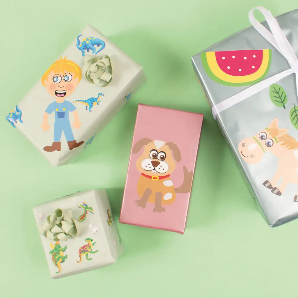 imagen de PlayBox: Set de figuras con pegatinas 2