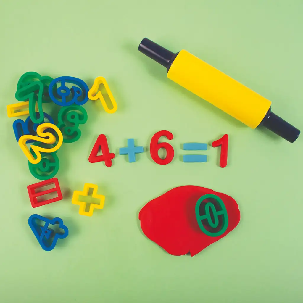 imagen de PlayBox: Set de modelado de plastilina con cortadores y rodillo de 42 piezas 3