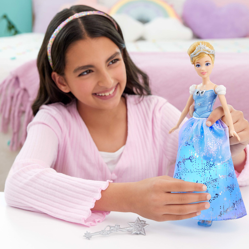 imagen de Princesas Disney: Muñeca Cenicienta Mágica - Mattel 4