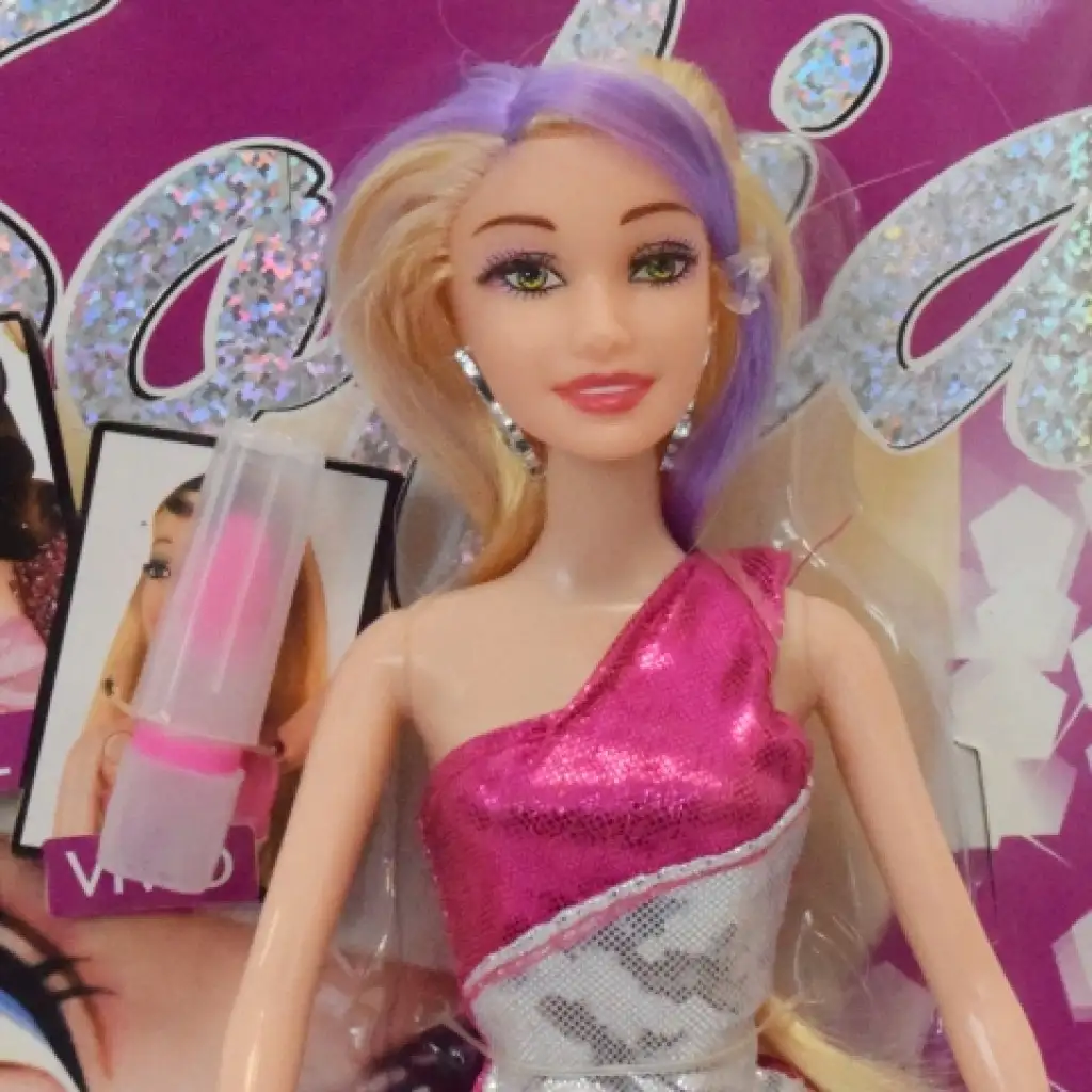 imagen de Sofía maquilladora muñeca en 2 versiones 3