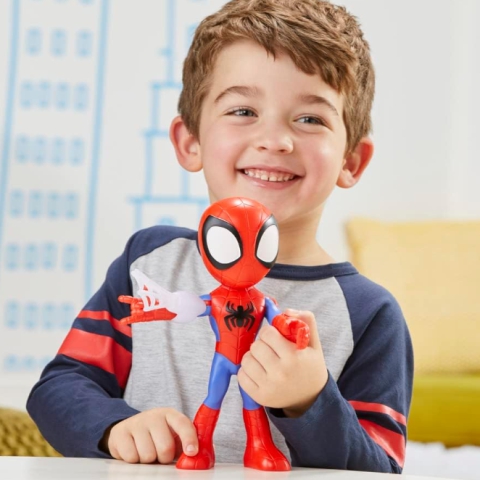 imagen de Spider-Man: Póki y sus maravillosos amigos figura de juguete con accesorio 23cm - Hasbro 3
