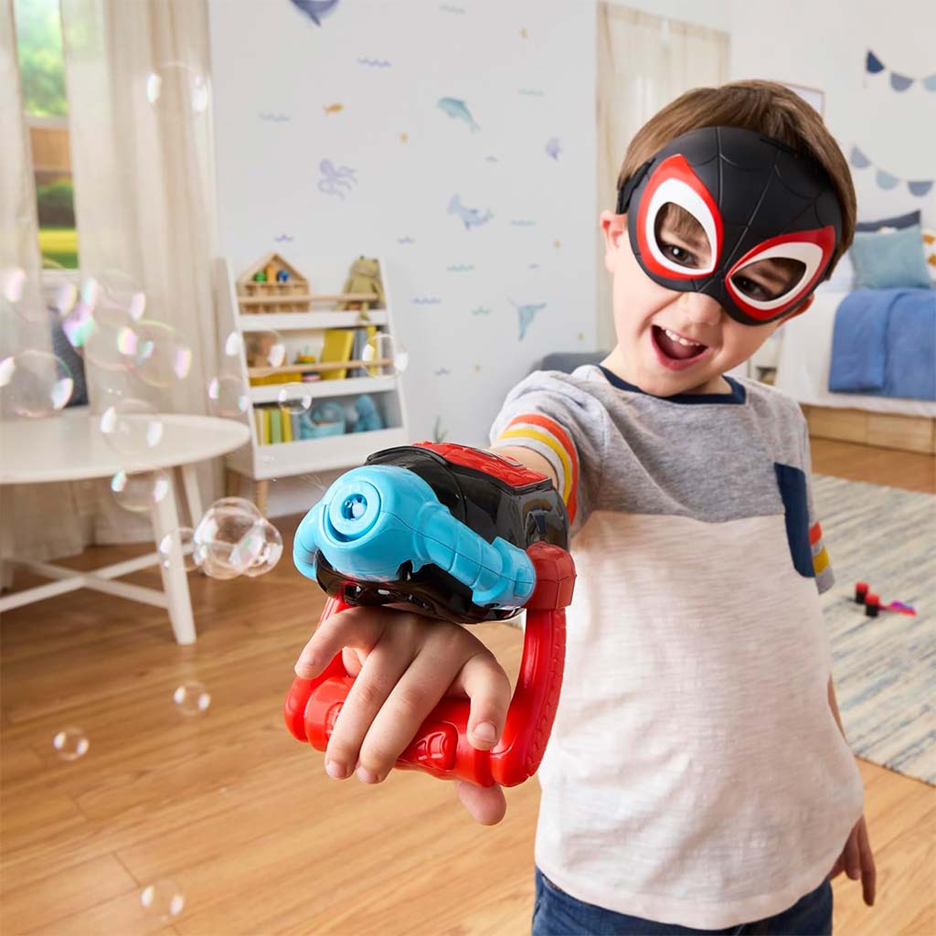 imagen de Spidey y Sus Asombrosos Amigos Waterwebs Miles Morales burbujero - Hasbro 4