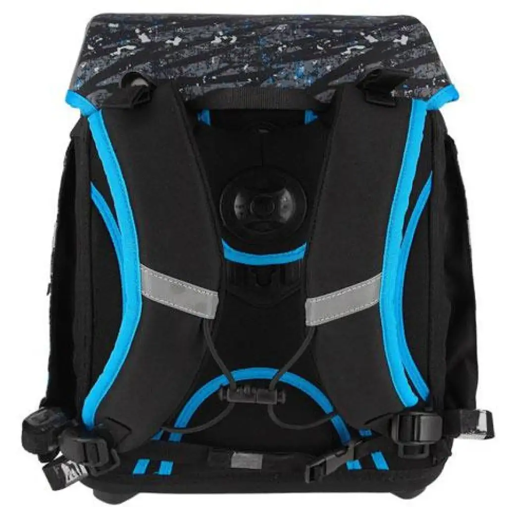 imagen de Spirit: Set de mochila escolar ergonómica de 5 piezas con diseño de fútbol 3D y luz LED 34x22x41cm 3