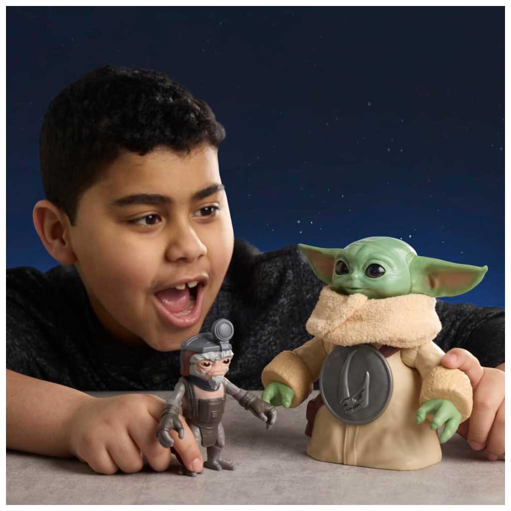 imagen de Star Wars: Figura de Grogu abrazador - Hasbro 4
