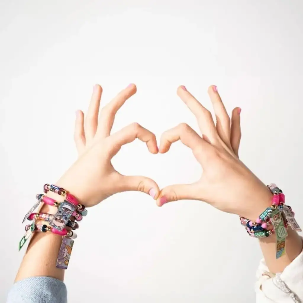 imagen de Sticki Rolls: Pulsera adhesiva en varias versiones 3