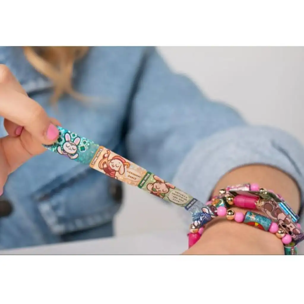 imagen de Sticki Rolls: Pulsera sorpresa con pegatinas en cápsula 2
