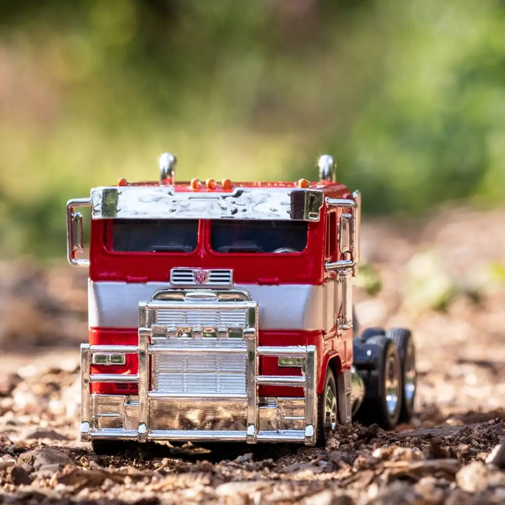 imagen de Transformers: Optimus Prime T7 modelo de camión de metal 1/32 - Simba Toys 8