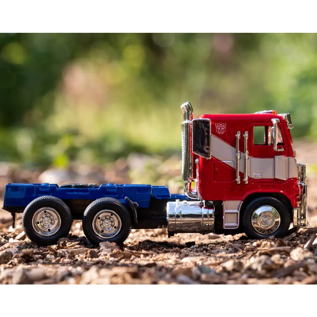 imagen de Transformers: Optimus Prime T7 modelo de camión de metal 1/32 - Simba Toys 9