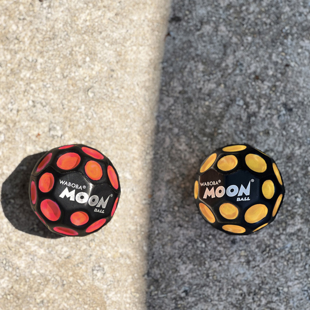 imagen de Waboba: UV Moon pelota de rebote 3