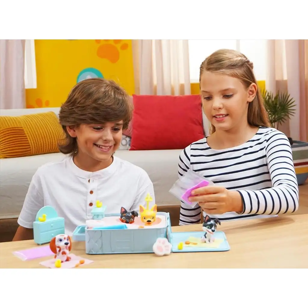 imagen de Washy Friends: Color Reveal figura de 3 perritos en la bañera con jacuzzi y accesorios 2
