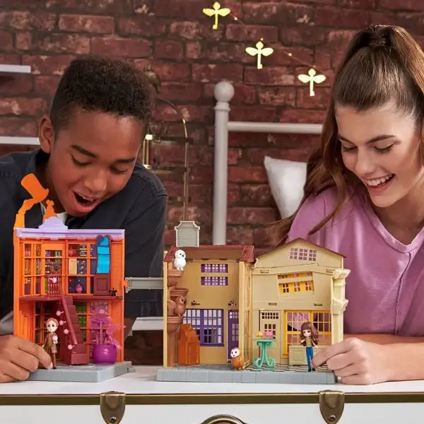 imagen de Wizarding World: Harry Potter Magical Minis Calle Diagon juego de mesa - Spin Master 4