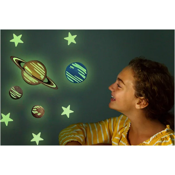 imagen de 4M Planetas y Supernova que Brillan en la Oscuridad 3