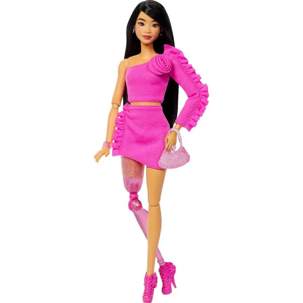 imagen de Barbie: Amigas de moda - Muñeca de cabello negro - Mattel 2