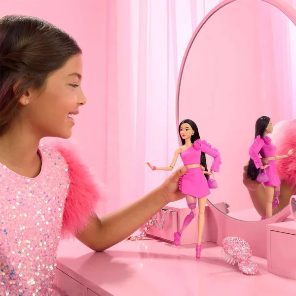 imagen de Barbie: Amigas de moda - Muñeca de cabello negro - Mattel 3