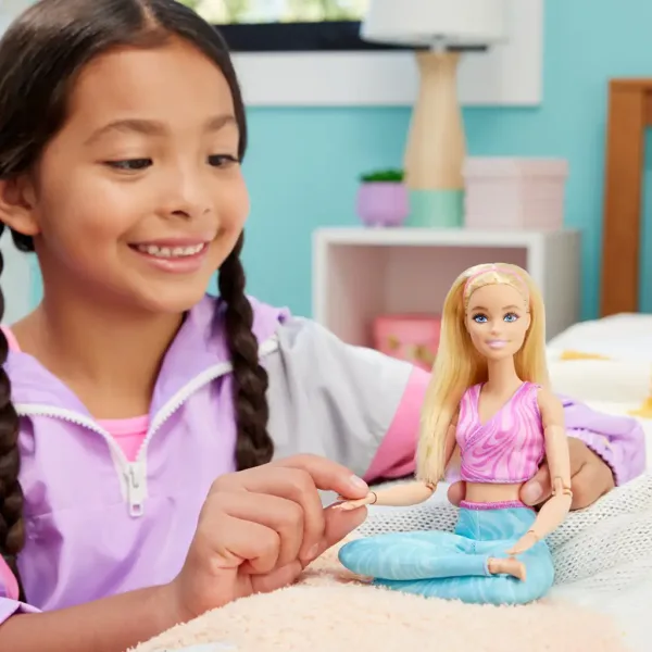 imagen de Barbie: Muñeca de yoga flexible con cabello rubio - Mattel 6