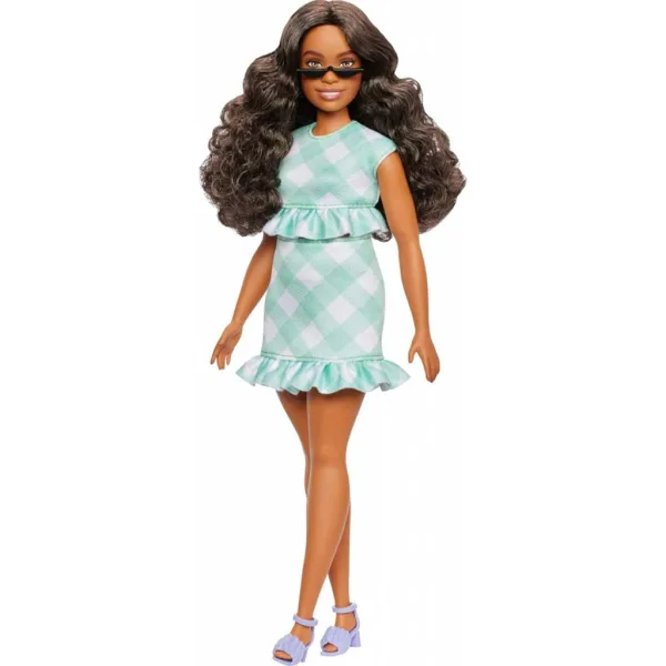 imagen de Barbie: Muñeca Fashionista estilosa con vestido a cuadros verde y blanco - Mattel 2