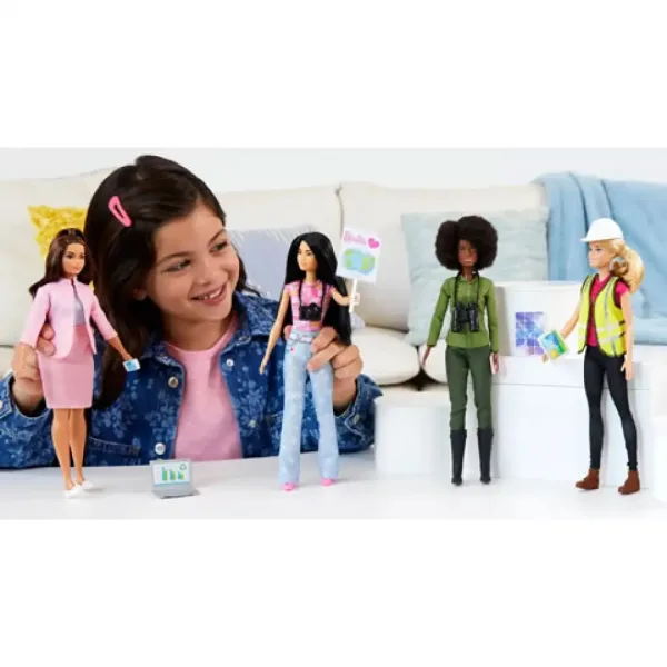 imagen de Barbie: Muñecas de carrera por la Tierra, paquete de 4 - Mattel 4