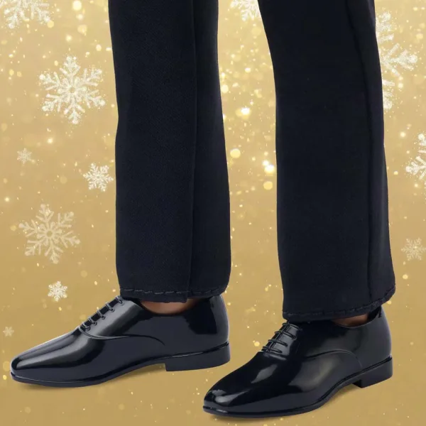 imagen de Barbie: Signature Holiday 2026 Ken muñeco de colección 32 cm - Mattel 4