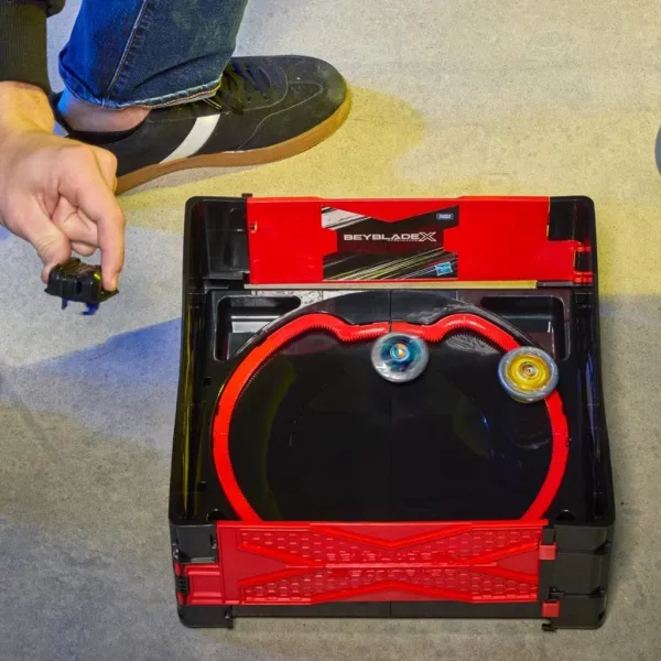 imagen de Beyblade X: Beystadium Clash & Carry arena de combate portátil – Hasbro 3