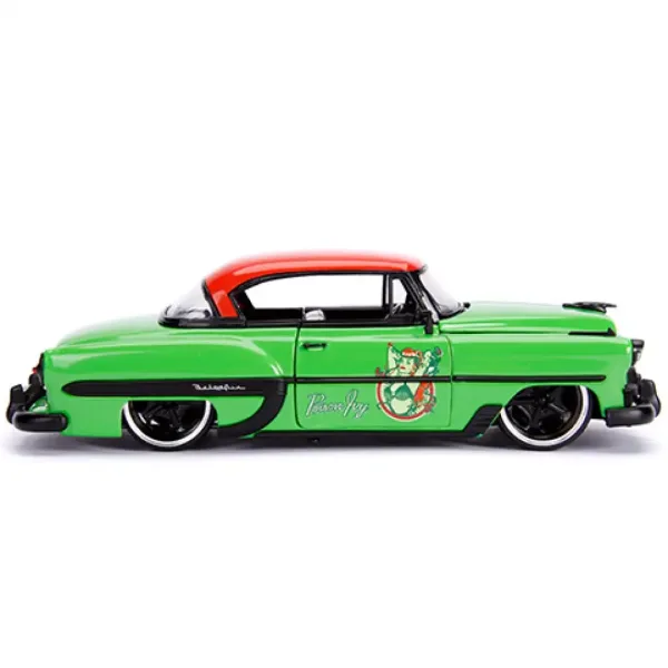 imagen de DC Comics: Figura de Poison Ivy y modelo de coche de metal 1953 Chevy Bel Air 1/24 - Simba Toys 3