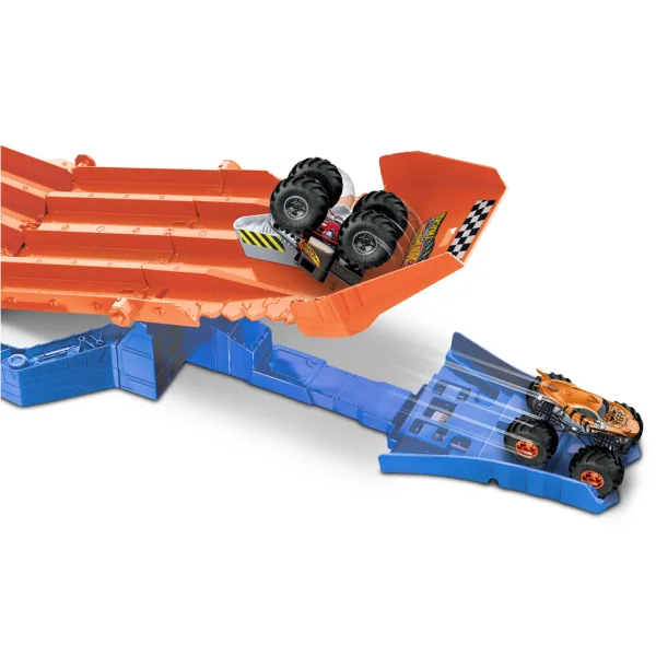 imagen de Hot Wheels Monster Trucks: Set de pista de persecución con 2 coches pequeños - Mattel 3