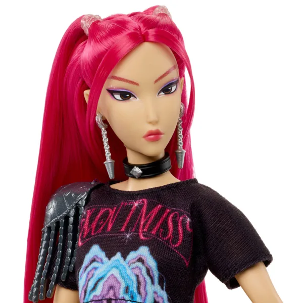 imagen de K-Pop Cazadores de Demonios: Mira muñeca de moda con arma – Mattel 4