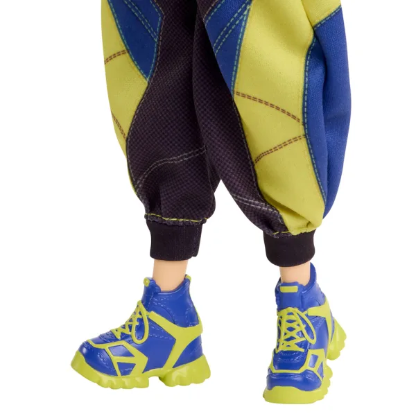 imagen de K-Pop Cazadores de Demonios: Muñeca de moda Zoey con armas – Mattel 5
