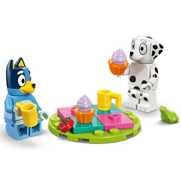 imagen de LEGO® Bluey™ y las divertidas aventuras de Kloé en el parque (11201) 3