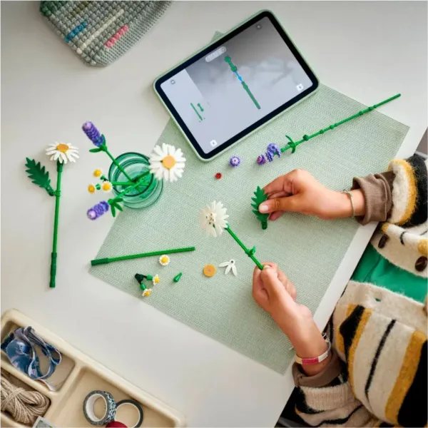imagen de LEGO® Botanicals: Margaritas (11508) 5