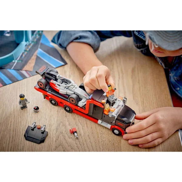 imagen de LEGO® City: Camión de F1® con un coche de carreras Audi de F1® (60493) 6