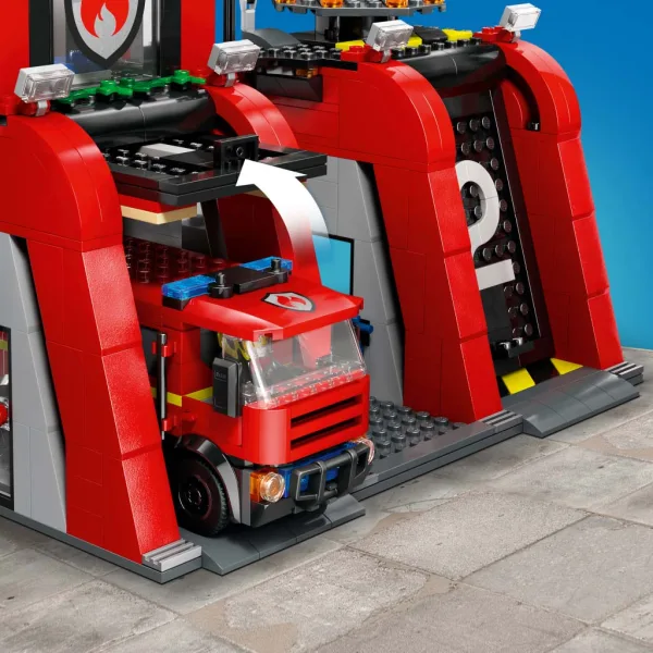imagen de LEGO® City: Estación de bomberos y camión de bomberos (60414) 3