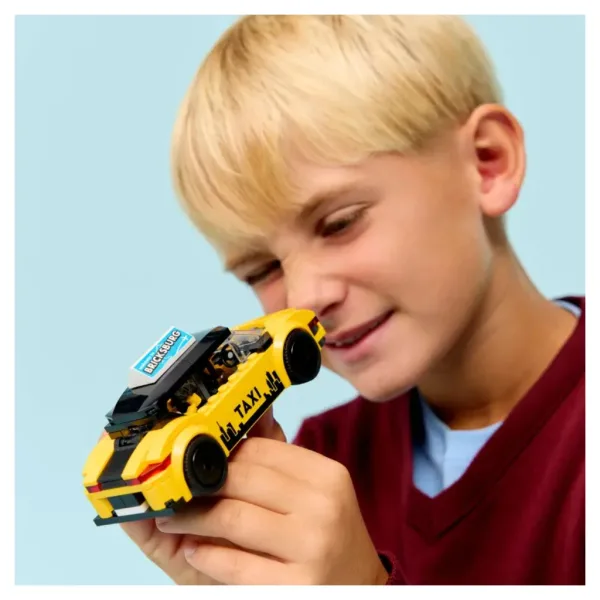 imagen de LEGO® City: Taxi amarillo (60487) 5