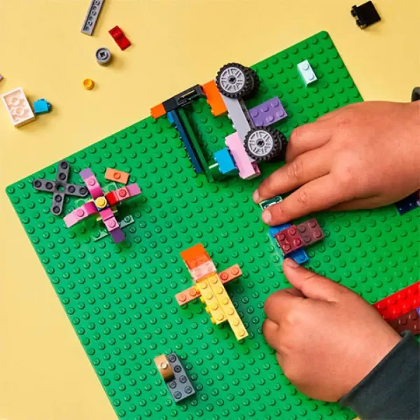 imagen de LEGO® Classic: Base verde (11023) 3