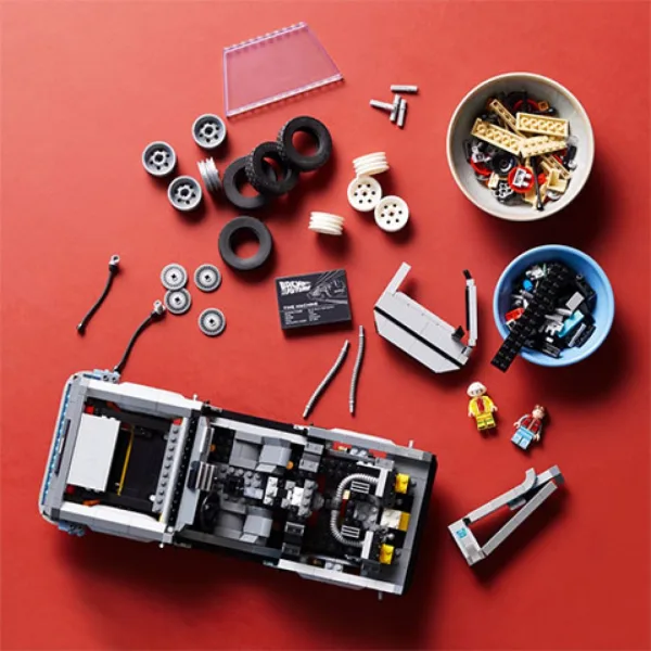 imagen de LEGO® Creator: Máquina del tiempo de Regreso al futuro (10300) 9