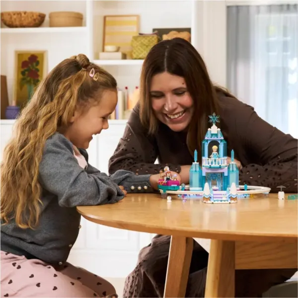 imagen de LEGO® Disney: El castillo de hielo de Elsa y sus aventuras en trineo (43281) 4