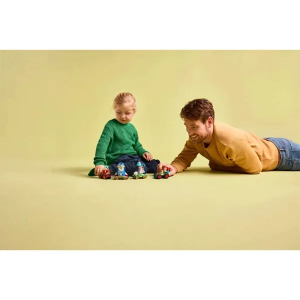 imagen de LEGO® Disney: Toy Story tren festivo y coche de carreras RC (43264) 7