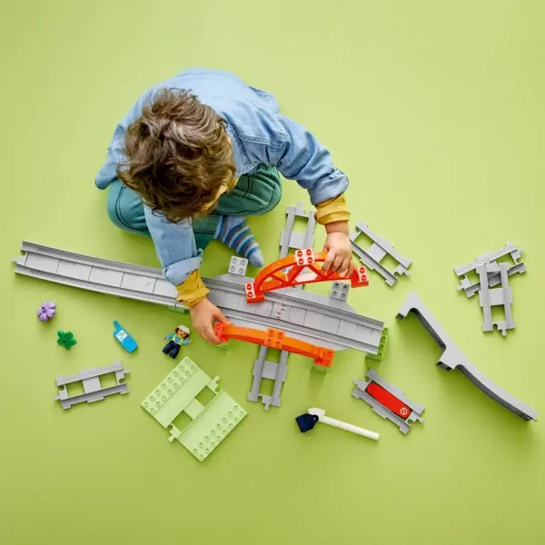 imagen de LEGO® DUPLO®: Puente ferroviario y juego de vías (10426) 3