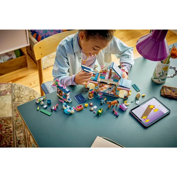 imagen de LEGO® Friends: Establo y escuela de equitación (42688) 10