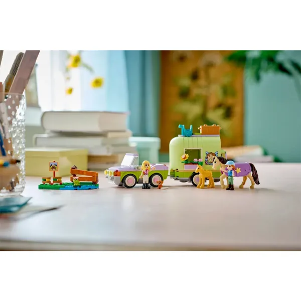 imagen de LEGO® Friends: Remolque para caballos y potros (42695) 9