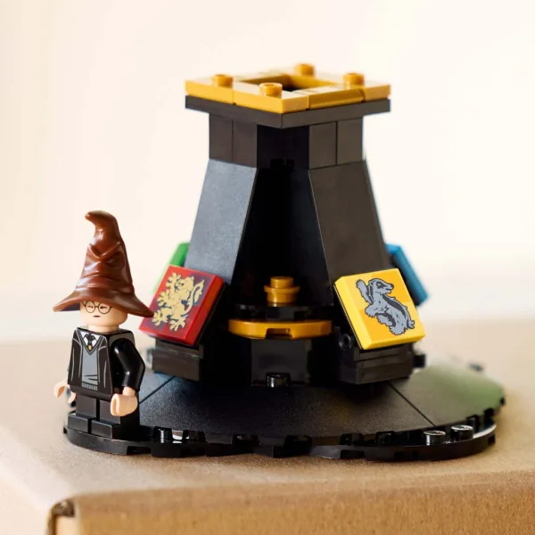 imagen de LEGO® Harry Potter™: El Sombrero Seleccionador™ (76429) 4